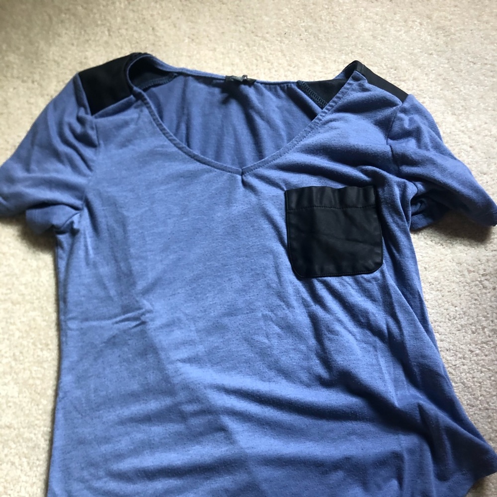 Short sleeve tee with leather shoulders